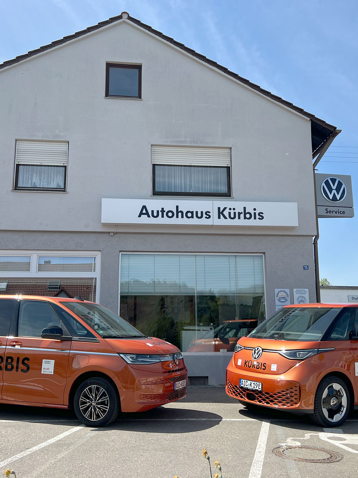 Ladesäule Autohaus VW Kürbis Baar Augsburg Ladesäule Autohaus VW Kürbis Baar Augsburg